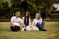 Familienfoto-mit-Hund