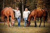 Foto-mit-zwei-Frauen-und-Pferden-September