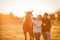 Oberkirch-Paar-mit-Paint horse-Stute-auf-der-Koppel